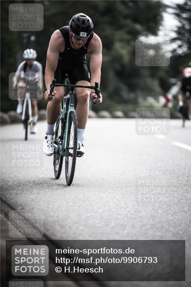 21.06.2026 - 29. Vierlanden-Triathlon H.Heesch http://msf.ph/oto/9906793 21.06.2026 09:21:09 Radfahren 7, 13, 88, 257 meine-sportfotos.de