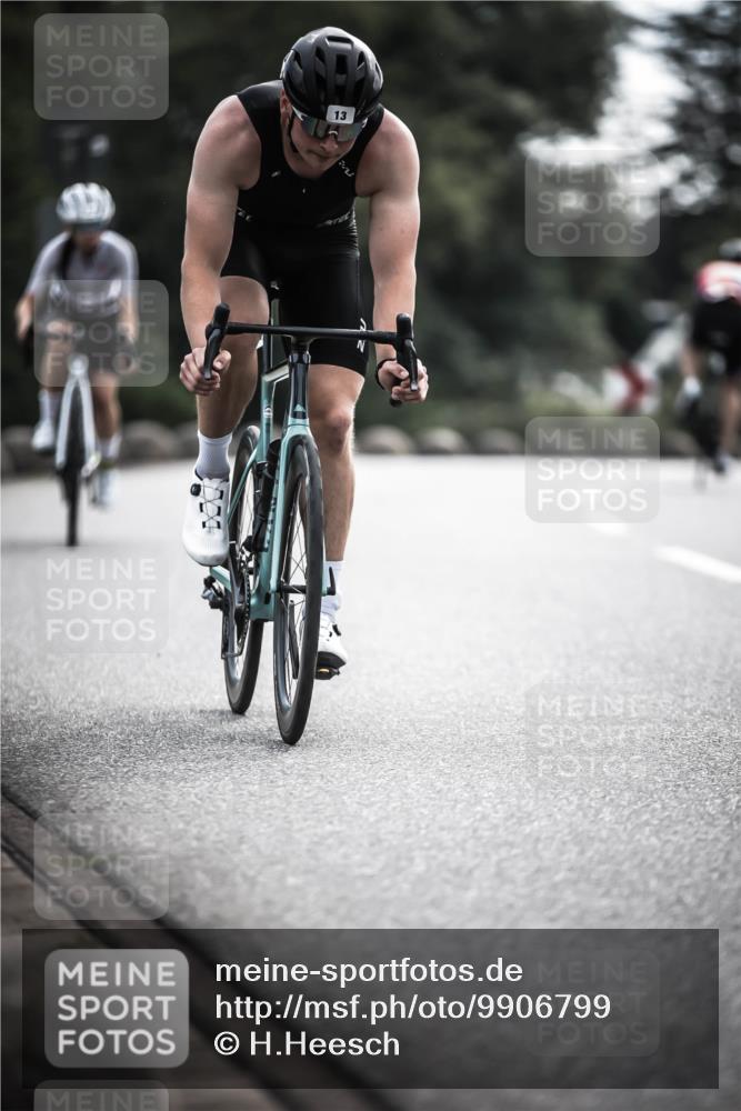 21.06.2026 - 29. Vierlanden-Triathlon H.Heesch http://msf.ph/oto/9906799 21.06.2026 09:21:10 Radfahren 7, 13, 88, 257 meine-sportfotos.de