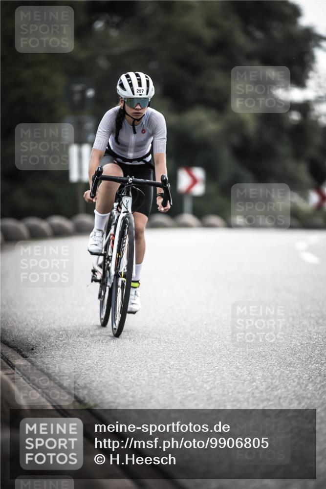 21.06.2026 - 29. Vierlanden-Triathlon H.Heesch http://msf.ph/oto/9906805 21.06.2026 09:21:11 Radfahren 13, 88, 257 meine-sportfotos.de
