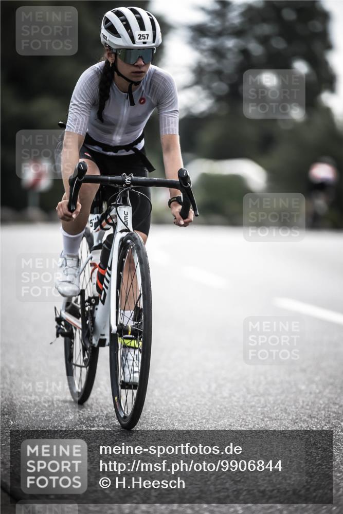 21.06.2026 - 29. Vierlanden-Triathlon H.Heesch http://msf.ph/oto/9906844 21.06.2026 09:21:12 Radfahren 13, 88, 257 meine-sportfotos.de