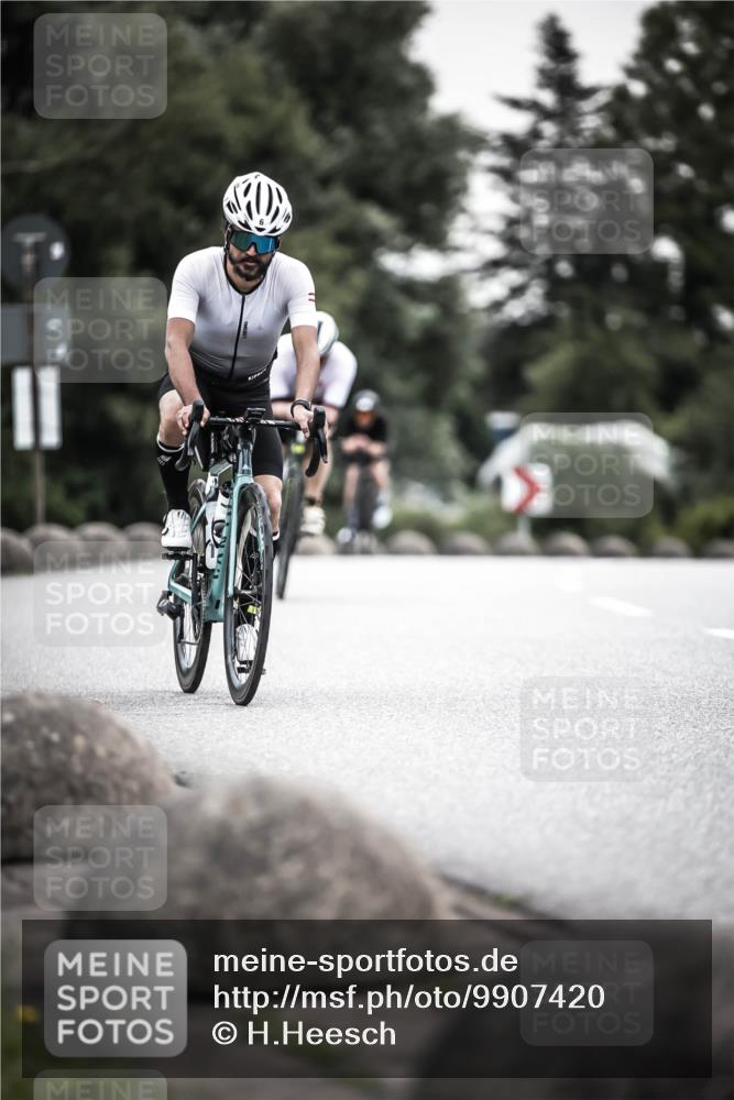 21.06.2026 - 29. Vierlanden-Triathlon H.Heesch http://msf.ph/oto/9907420 21.06.2026 10:25:42 Radfahren 6, 41, 63, 211, 369 meine-sportfotos.de