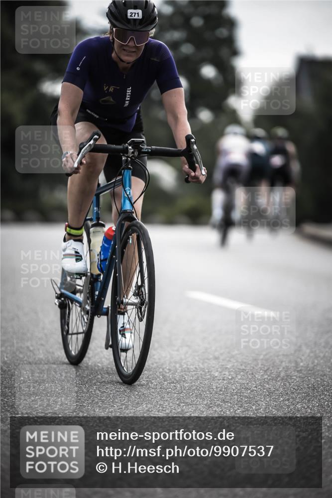 21.06.2026 - 29. Vierlanden-Triathlon H.Heesch http://msf.ph/oto/9907537 21.06.2026 09:22:46 Radfahren 29, 271, 292 meine-sportfotos.de