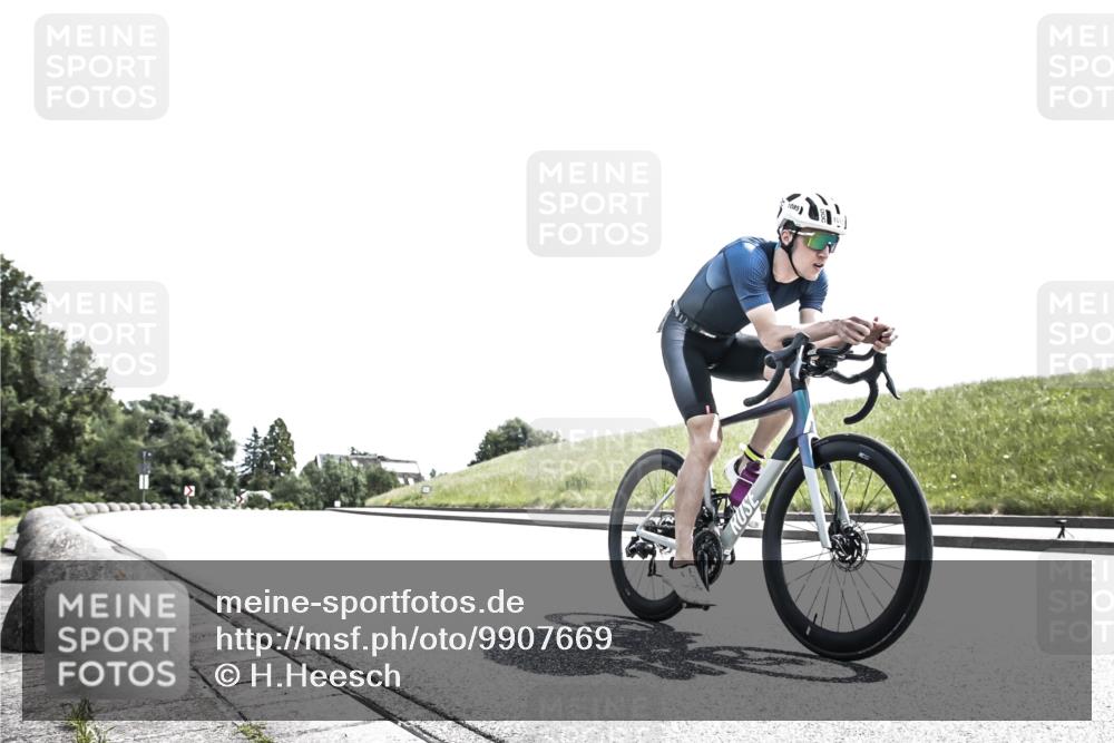 21.06.2026 - 29. Vierlanden-Triathlon H.Heesch http://msf.ph/oto/9907669 21.06.2026 13:07:32 Radfahren 1085 meine-sportfotos.de