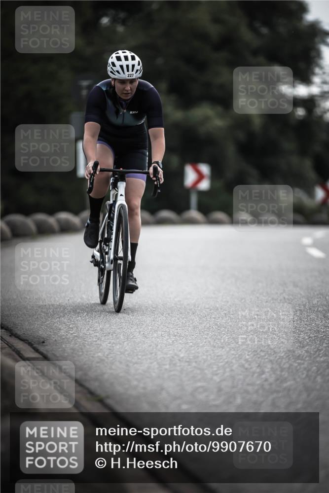21.06.2026 - 29. Vierlanden-Triathlon H.Heesch http://msf.ph/oto/9907670 21.06.2026 09:23:02 Radfahren 14, 227 meine-sportfotos.de