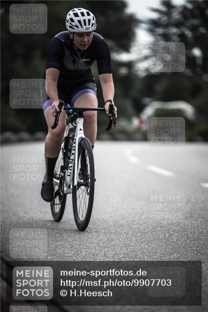 21.06.2026 - 29. Vierlanden-Triathlon H.Heesch http://msf.ph/oto/9907703 21.06.2026 09:23:03 Radfahren 14, 227 meine-sportfotos.de