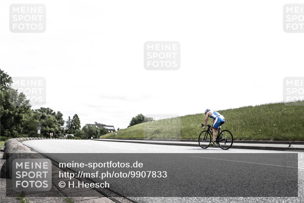 21.06.2026 - 29. Vierlanden-Triathlon H.Heesch http://msf.ph/oto/9907833 21.06.2026 13:27:53 Radfahren 1064, 1092 meine-sportfotos.de