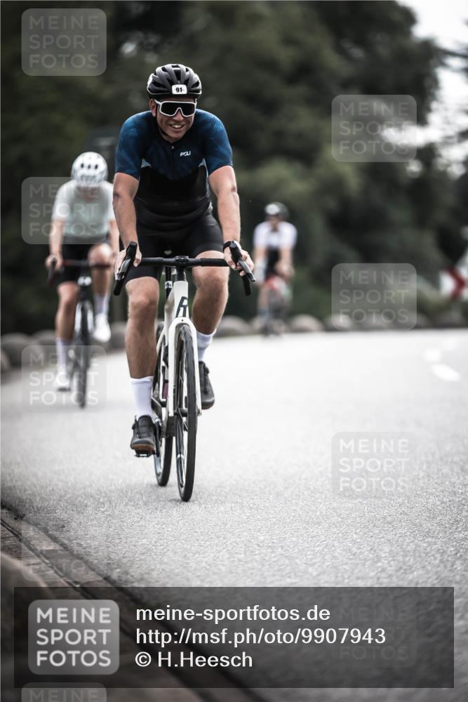 21.06.2026 - 29. Vierlanden-Triathlon H.Heesch http://msf.ph/oto/9907943 21.06.2026 09:23:42 Radfahren 91, 131, 166, 220, 252, 264, 266 meine-sportfotos.de
