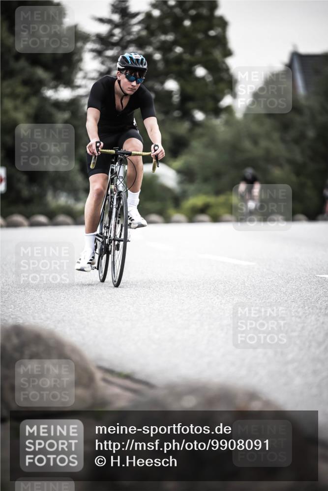 21.06.2026 - 29. Vierlanden-Triathlon H.Heesch http://msf.ph/oto/9908091 21.06.2026 10:26:57 Radfahren 45, 64, 112, 128, 164, 388, 624 meine-sportfotos.de