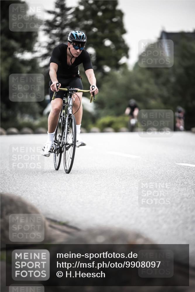 21.06.2026 - 29. Vierlanden-Triathlon H.Heesch http://msf.ph/oto/9908097 21.06.2026 10:26:57 Radfahren 45, 64, 112, 128, 164, 388, 624 meine-sportfotos.de