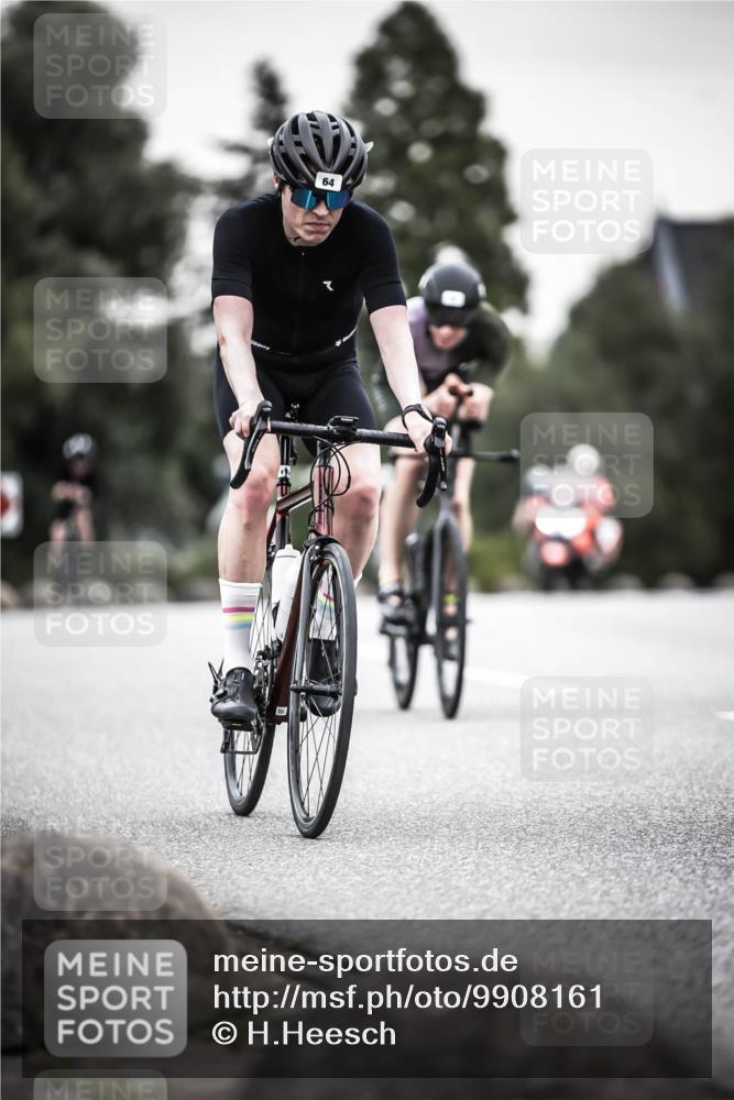 21.06.2026 - 29. Vierlanden-Triathlon H.Heesch http://msf.ph/oto/9908161 21.06.2026 10:27:04 Radfahren 43, 45, 64, 108, 128, 517, 600, 624 meine-sportfotos.de