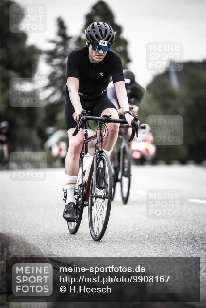 21.06.2026 - 29. Vierlanden-Triathlon H.Heesch http://msf.ph/oto/9908167 21.06.2026 10:27:04 Radfahren 43, 45, 64, 108, 128, 517, 600, 624 meine-sportfotos.de