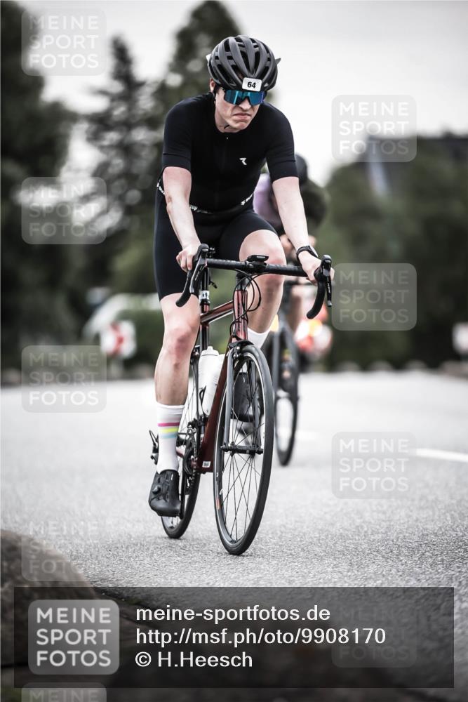 21.06.2026 - 29. Vierlanden-Triathlon H.Heesch http://msf.ph/oto/9908170 21.06.2026 10:27:05 Radfahren 43, 45, 64, 108, 128, 517, 600, 624 meine-sportfotos.de