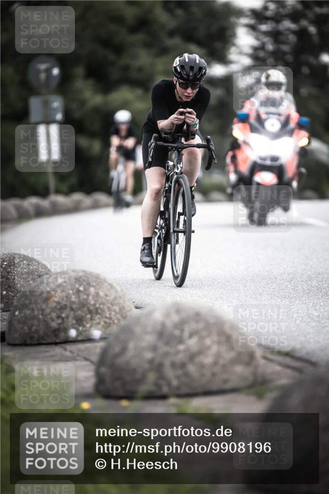 21.06.2026 - 29. Vierlanden-Triathlon H.Heesch http://msf.ph/oto/9908196 21.06.2026 10:27:08 Radfahren 24, 43, 45, 64, 89, 108, 486, 517, 600 meine-sportfotos.de