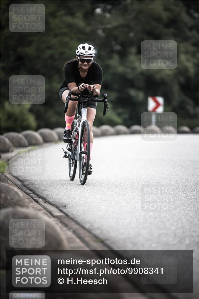 21.06.2026 - 29. Vierlanden-Triathlon H.Heesch http://msf.ph/oto/9908341 21.06.2026 09:25:08 Radfahren 25, 68, 255 meine-sportfotos.de