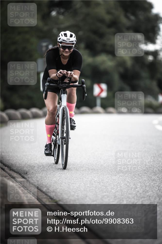 21.06.2026 - 29. Vierlanden-Triathlon H.Heesch http://msf.ph/oto/9908363 21.06.2026 09:25:08 Radfahren 25, 68, 255 meine-sportfotos.de