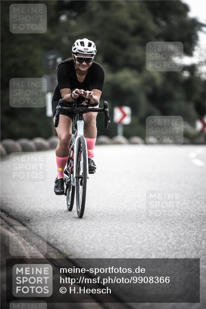 21.06.2026 - 29. Vierlanden-Triathlon H.Heesch http://msf.ph/oto/9908366 21.06.2026 09:25:08 Radfahren 25, 68, 255 meine-sportfotos.de