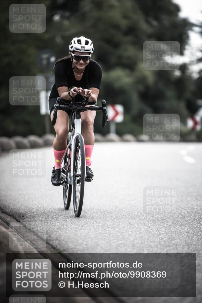 21.06.2026 - 29. Vierlanden-Triathlon H.Heesch http://msf.ph/oto/9908369 21.06.2026 09:25:09 Radfahren 25, 68, 255 meine-sportfotos.de