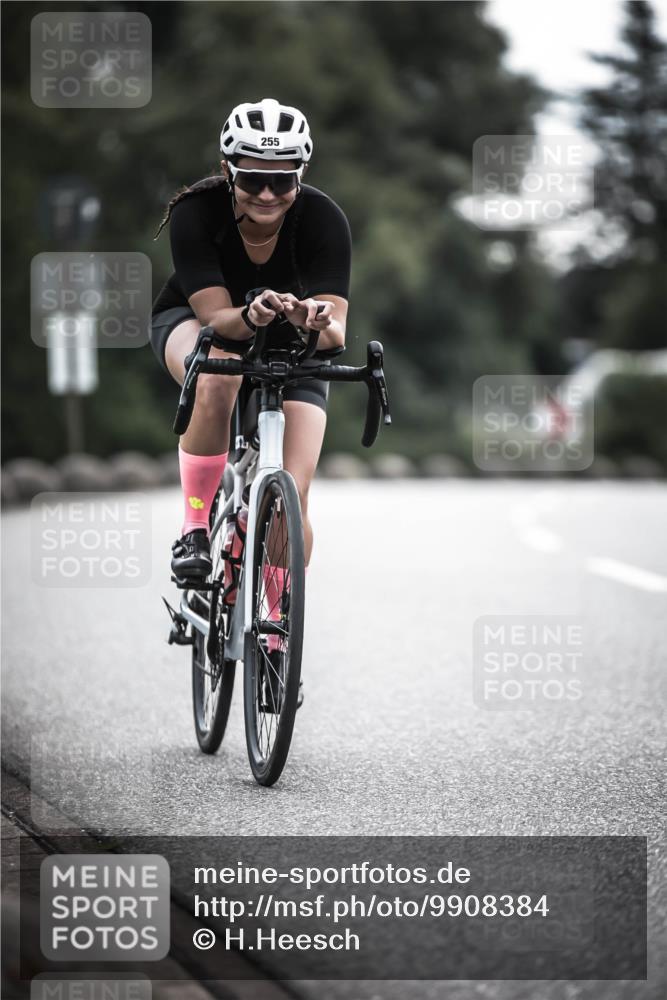 21.06.2026 - 29. Vierlanden-Triathlon H.Heesch http://msf.ph/oto/9908384 21.06.2026 09:25:09 Radfahren 25, 68, 255 meine-sportfotos.de