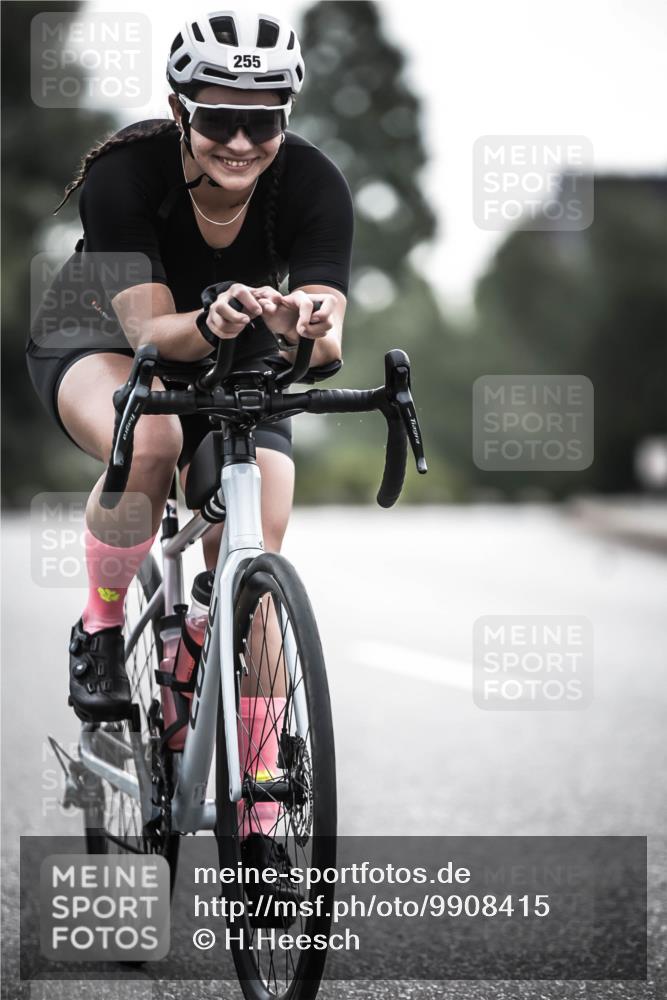 21.06.2026 - 29. Vierlanden-Triathlon H.Heesch http://msf.ph/oto/9908415 21.06.2026 09:25:09 Radfahren 25, 68, 255 meine-sportfotos.de