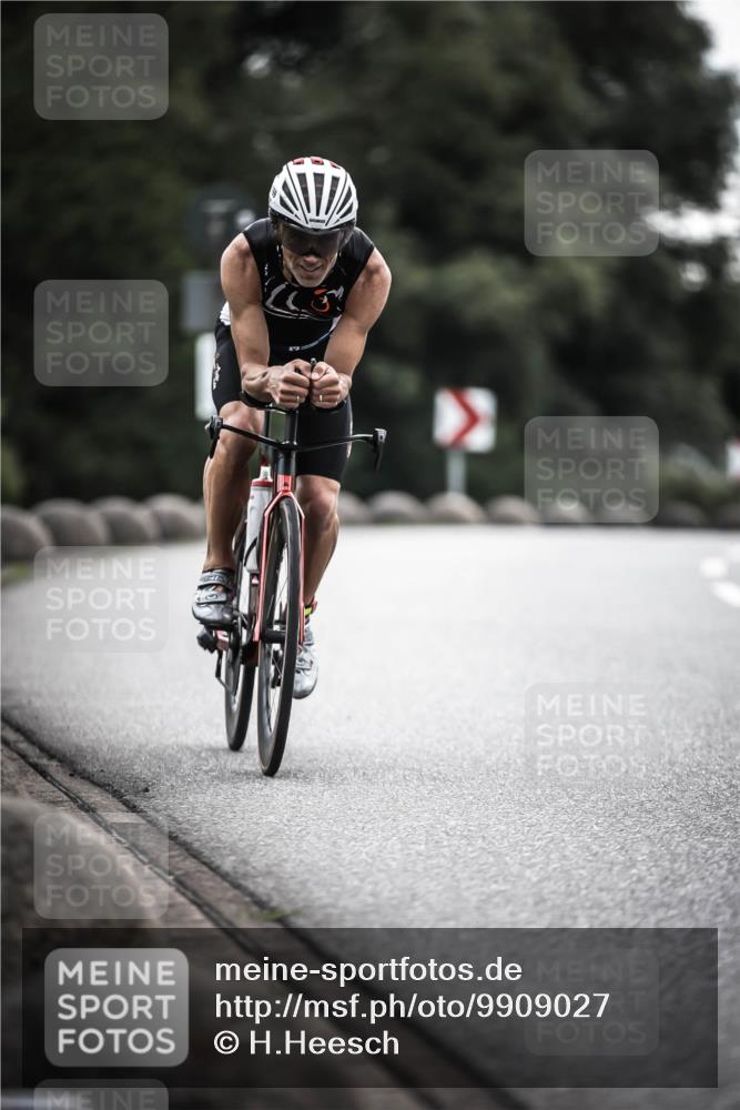 21.06.2026 - 29. Vierlanden-Triathlon H.Heesch http://msf.ph/oto/9909027 21.06.2026 09:27:09 Radfahren 27, 84, 169, 198 meine-sportfotos.de