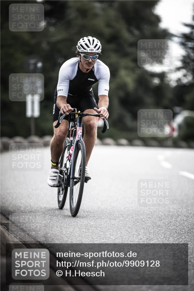 21.06.2026 - 29. Vierlanden-Triathlon H.Heesch http://msf.ph/oto/9909128 21.06.2026 09:27:23 Radfahren 56, 69, 86, 103, 130, 139, 157 meine-sportfotos.de