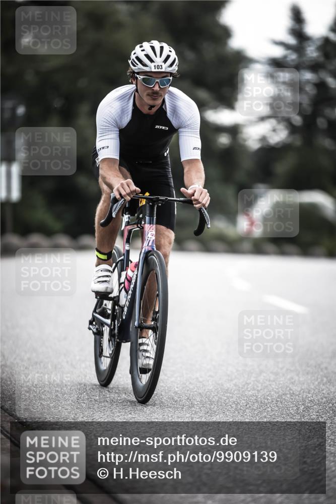 21.06.2026 - 29. Vierlanden-Triathlon H.Heesch http://msf.ph/oto/9909139 21.06.2026 09:27:23 Radfahren 56, 69, 86, 103, 130, 139, 157 meine-sportfotos.de