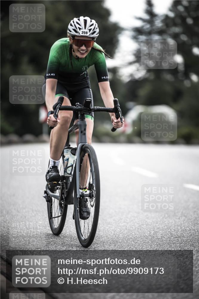 21.06.2026 - 29. Vierlanden-Triathlon H.Heesch http://msf.ph/oto/9909173 21.06.2026 09:27:44 Radfahren 135, 243, 259 meine-sportfotos.de