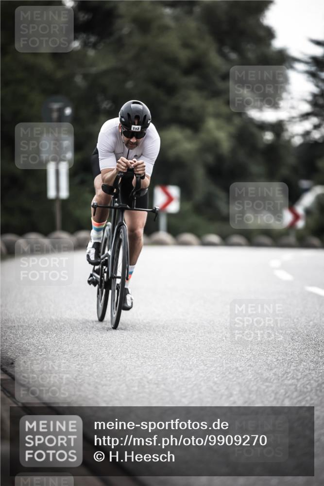 21.06.2026 - 29. Vierlanden-Triathlon H.Heesch http://msf.ph/oto/9909270 21.06.2026 09:28:06 Radfahren 112, 122 meine-sportfotos.de