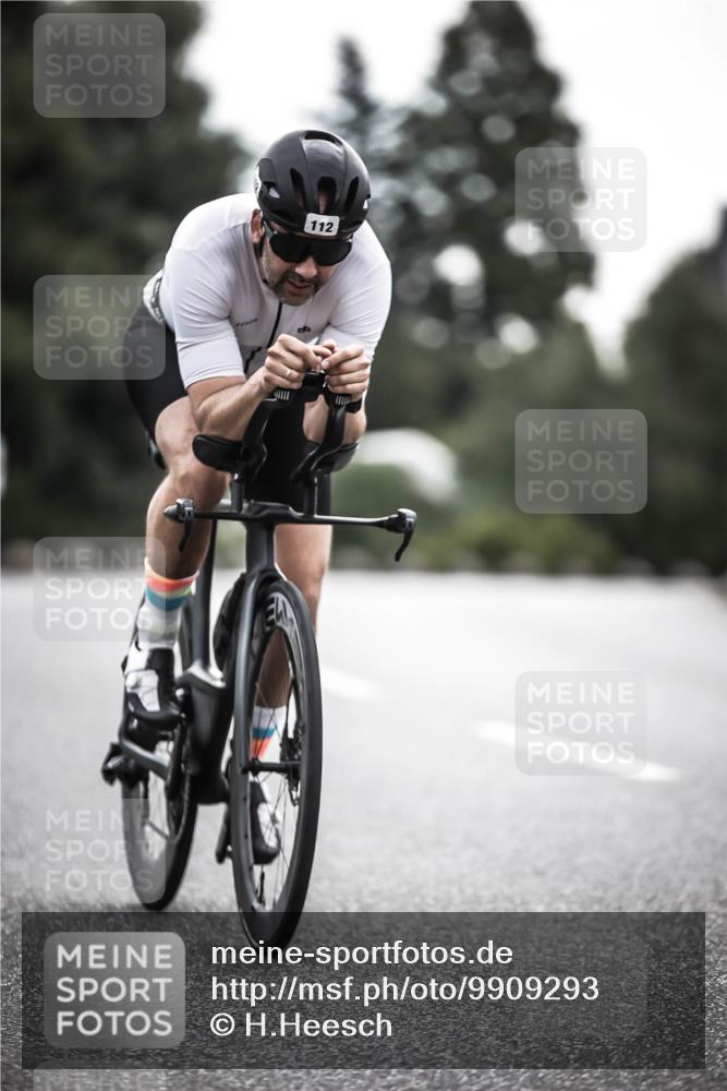 21.06.2026 - 29. Vierlanden-Triathlon H.Heesch http://msf.ph/oto/9909293 21.06.2026 09:28:07 Radfahren 112, 122 meine-sportfotos.de