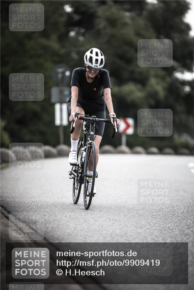 21.06.2026 - 29. Vierlanden-Triathlon H.Heesch http://msf.ph/oto/9909419 21.06.2026 09:29:23 Radfahren 141, 156, 236 meine-sportfotos.de