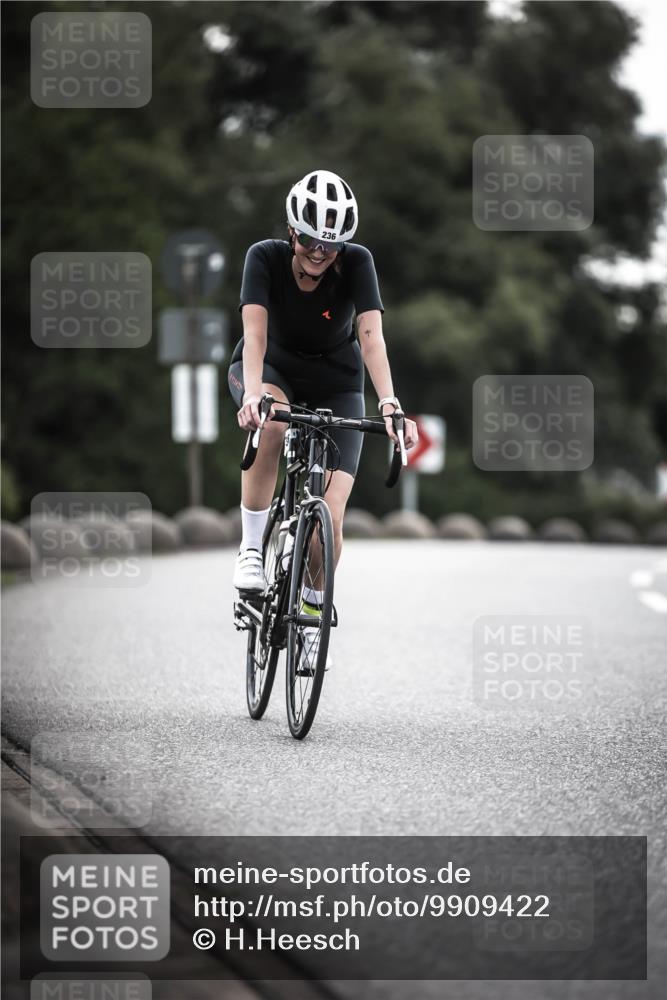 21.06.2026 - 29. Vierlanden-Triathlon H.Heesch http://msf.ph/oto/9909422 21.06.2026 09:29:23 Radfahren 141, 156, 236 meine-sportfotos.de