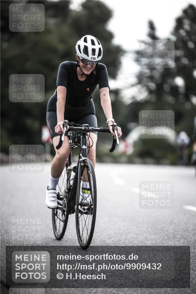 21.06.2026 - 29. Vierlanden-Triathlon H.Heesch http://msf.ph/oto/9909432 21.06.2026 09:29:24 Radfahren 141, 156, 236 meine-sportfotos.de