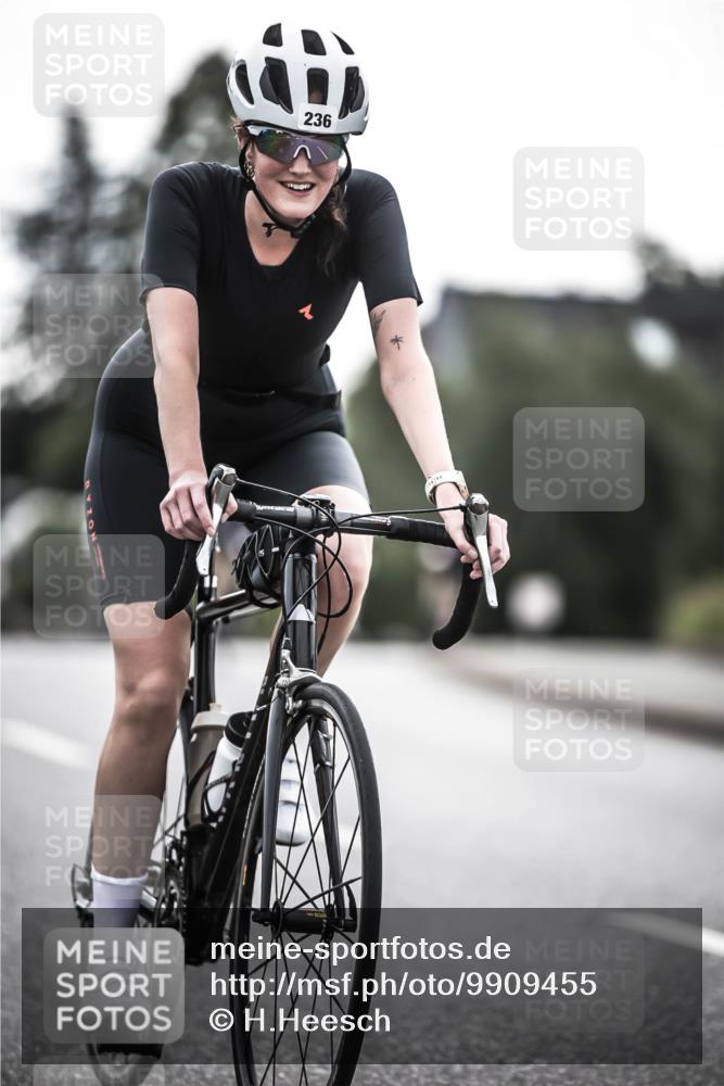 21.06.2026 - 29. Vierlanden-Triathlon H.Heesch http://msf.ph/oto/9909455 21.06.2026 09:29:24 Radfahren 141, 156, 236 meine-sportfotos.de