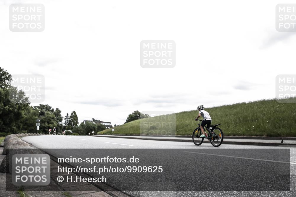 21.06.2026 - 29. Vierlanden-Triathlon H.Heesch http://msf.ph/oto/9909625 21.06.2026 15:00:01 Radfahren  meine-sportfotos.de