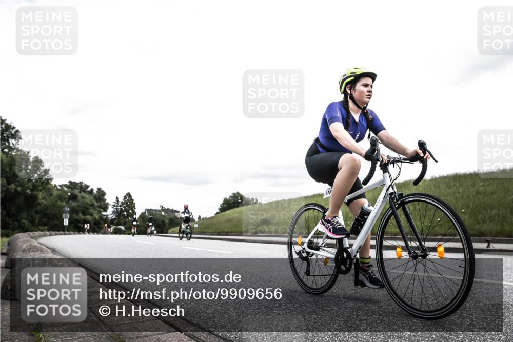 21.06.2026 - 29. Vierlanden-Triathlon H.Heesch http://msf.ph/oto/9909656 21.06.2026 15:00:10 Radfahren 1316 meine-sportfotos.de