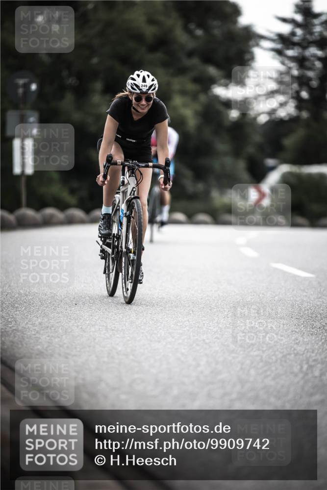 21.06.2026 - 29. Vierlanden-Triathlon H.Heesch http://msf.ph/oto/9909742 21.06.2026 09:29:40 Radfahren 186, 249 meine-sportfotos.de