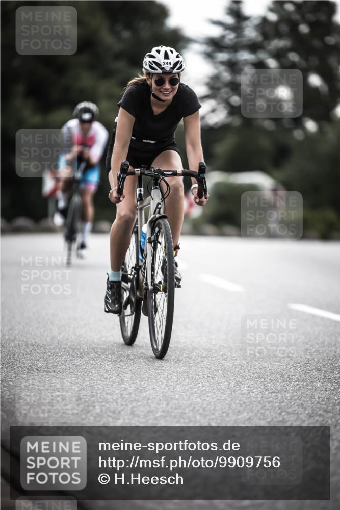 21.06.2026 - 29. Vierlanden-Triathlon H.Heesch http://msf.ph/oto/9909756 21.06.2026 09:29:41 Radfahren 186, 249 meine-sportfotos.de