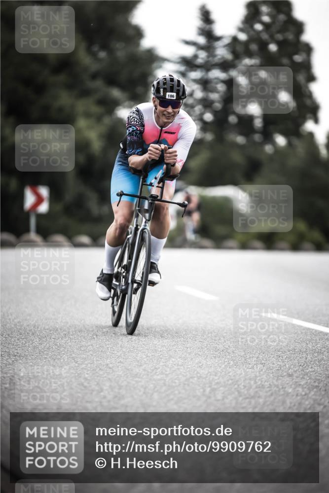 21.06.2026 - 29. Vierlanden-Triathlon H.Heesch http://msf.ph/oto/9909762 21.06.2026 09:29:42 Radfahren 186, 249, 281 meine-sportfotos.de