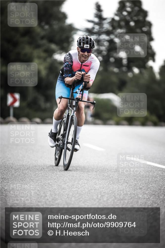 21.06.2026 - 29. Vierlanden-Triathlon H.Heesch http://msf.ph/oto/9909764 21.06.2026 09:29:42 Radfahren 186, 249, 281 meine-sportfotos.de