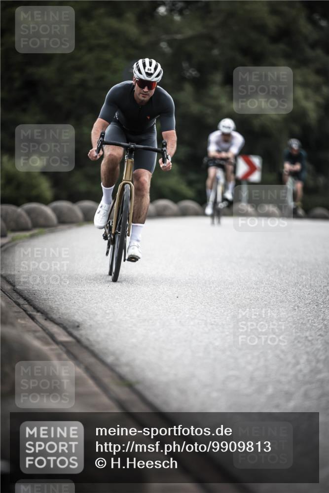 21.06.2026 - 29. Vierlanden-Triathlon H.Heesch http://msf.ph/oto/9909813 21.06.2026 09:29:55 Radfahren 7, 38, 67, 82, 88, 100, 109 meine-sportfotos.de