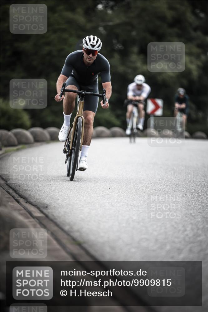 21.06.2026 - 29. Vierlanden-Triathlon H.Heesch http://msf.ph/oto/9909815 21.06.2026 09:29:55 Radfahren 7, 38, 67, 82, 88, 100, 109 meine-sportfotos.de