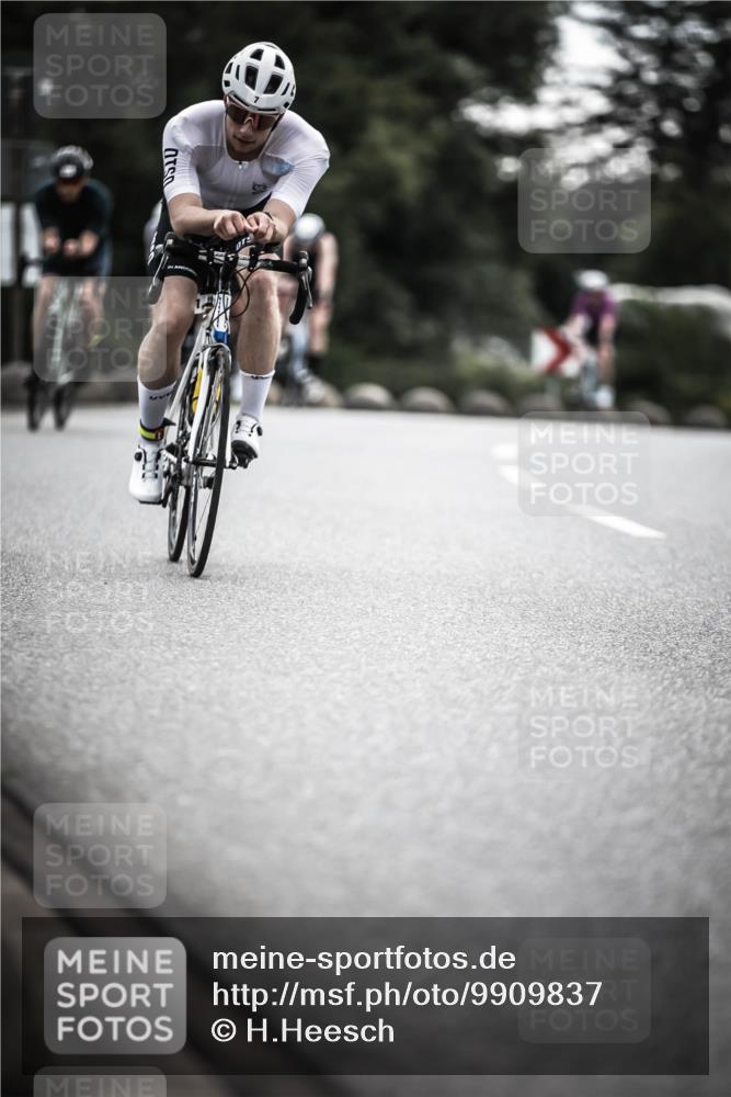 21.06.2026 - 29. Vierlanden-Triathlon H.Heesch http://msf.ph/oto/9909837 21.06.2026 09:29:57 Radfahren 7, 38, 59, 67, 82, 88, 100, 109, 163, 276 meine-sportfotos.de