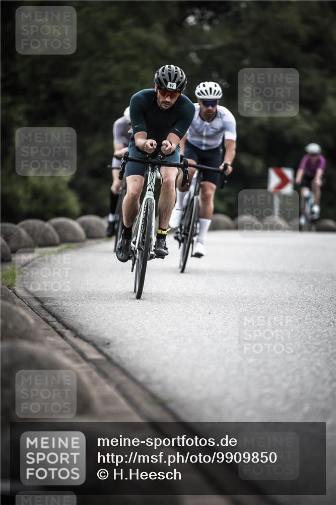 21.06.2026 - 29. Vierlanden-Triathlon H.Heesch http://msf.ph/oto/9909850 21.06.2026 09:29:59 Radfahren 7, 38, 59, 67, 82, 88, 100, 109, 163, 276 meine-sportfotos.de