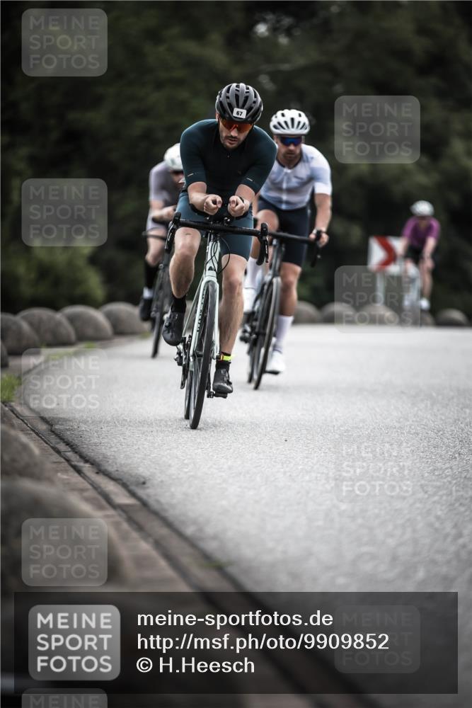 21.06.2026 - 29. Vierlanden-Triathlon H.Heesch http://msf.ph/oto/9909852 21.06.2026 09:29:59 Radfahren 7, 38, 59, 67, 82, 88, 100, 109, 163, 276 meine-sportfotos.de