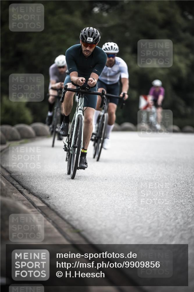 21.06.2026 - 29. Vierlanden-Triathlon H.Heesch http://msf.ph/oto/9909856 21.06.2026 09:29:59 Radfahren 7, 38, 59, 67, 82, 88, 100, 109, 163, 276 meine-sportfotos.de