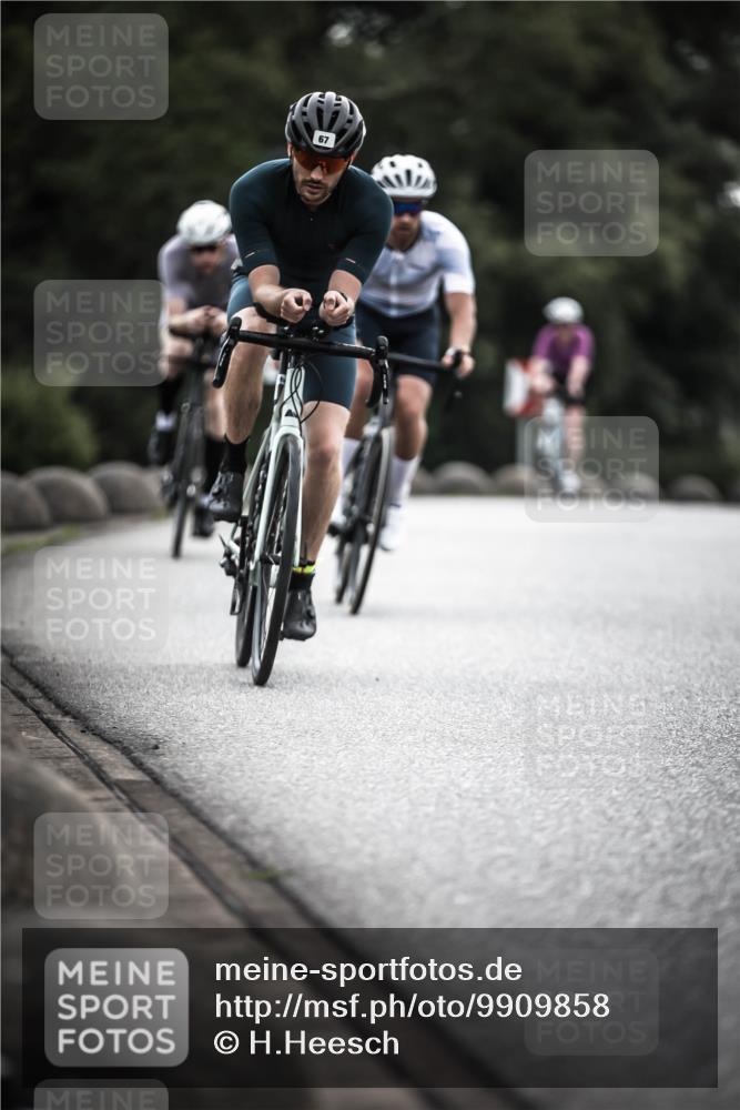 21.06.2026 - 29. Vierlanden-Triathlon H.Heesch http://msf.ph/oto/9909858 21.06.2026 09:29:59 Radfahren 7, 38, 59, 67, 82, 88, 100, 109, 163, 276 meine-sportfotos.de