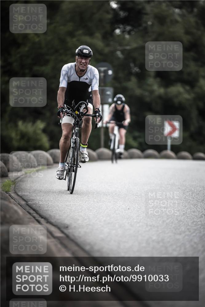 21.06.2026 - 29. Vierlanden-Triathlon H.Heesch http://msf.ph/oto/9910033 21.06.2026 09:30:21 Radfahren 80, 118, 133, 246 meine-sportfotos.de
