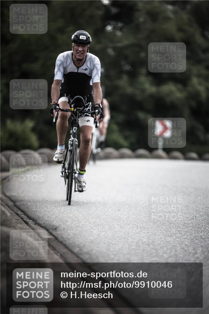 21.06.2026 - 29. Vierlanden-Triathlon H.Heesch http://msf.ph/oto/9910046 21.06.2026 09:30:21 Radfahren 80, 118, 133, 246 meine-sportfotos.de