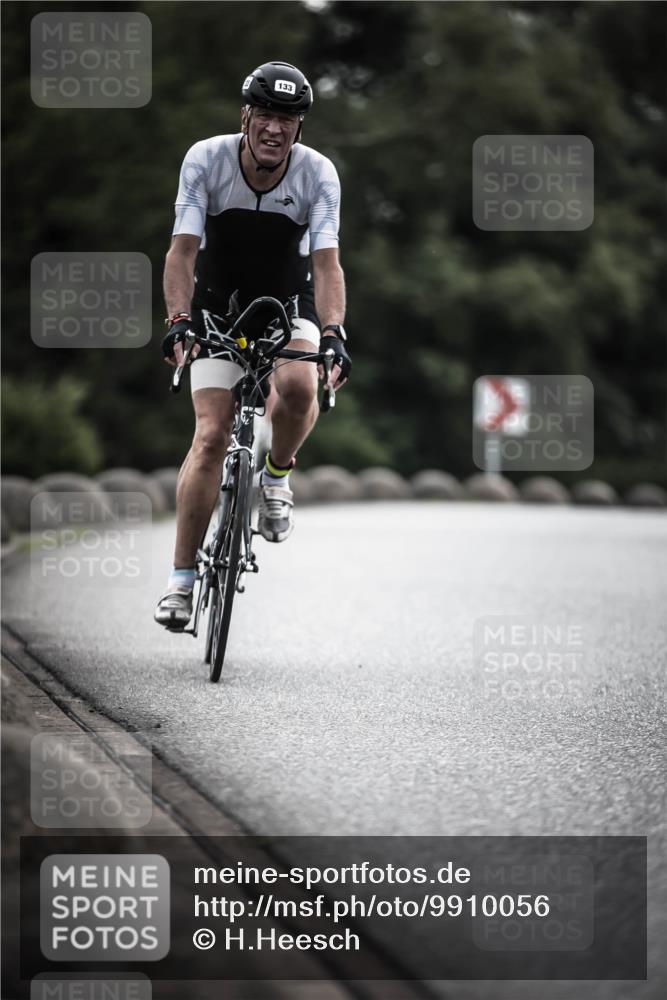 21.06.2026 - 29. Vierlanden-Triathlon H.Heesch http://msf.ph/oto/9910056 21.06.2026 09:30:21 Radfahren 80, 118, 133, 246 meine-sportfotos.de