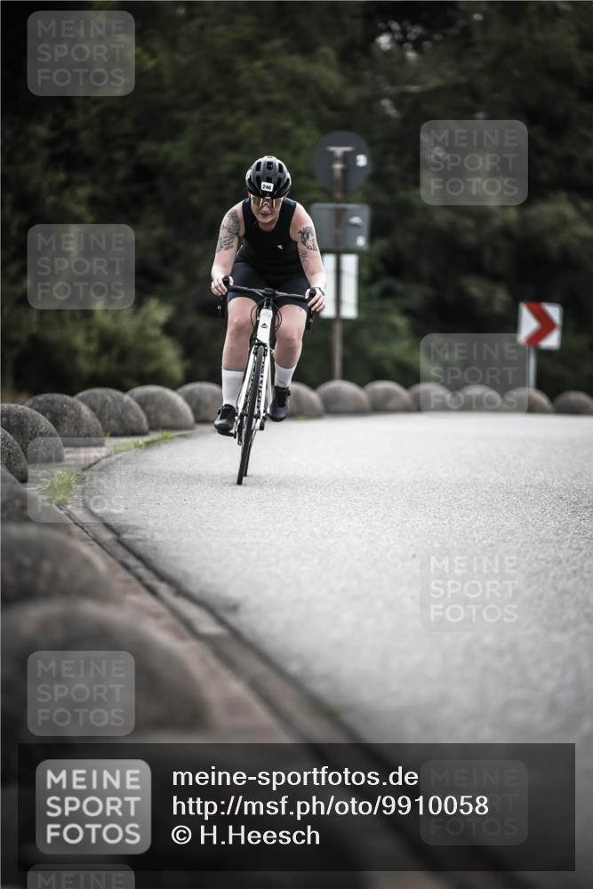 21.06.2026 - 29. Vierlanden-Triathlon H.Heesch http://msf.ph/oto/9910058 21.06.2026 09:30:23 Radfahren 80, 133, 246 meine-sportfotos.de